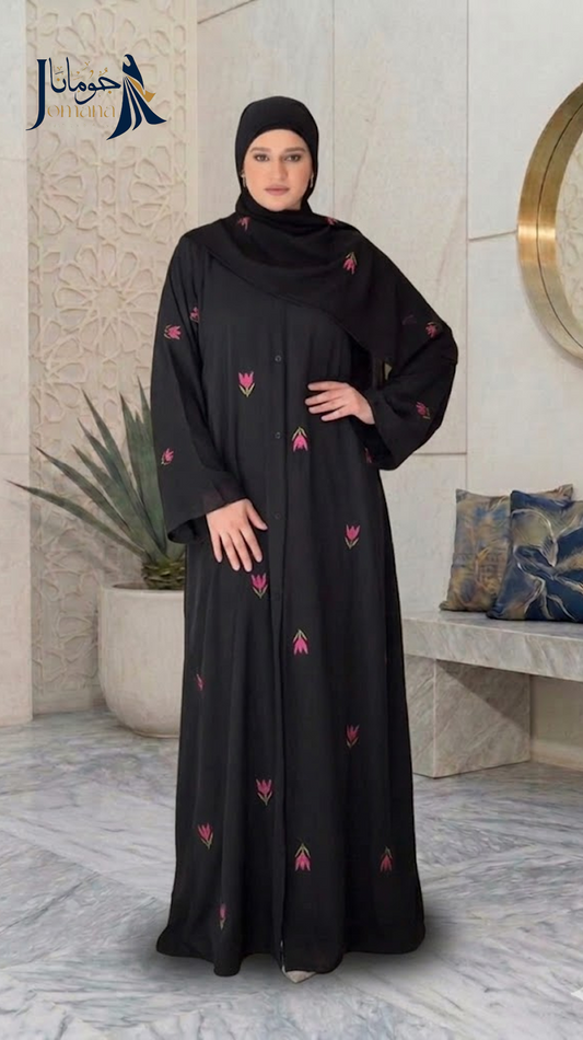 عباية "تيوليب" الملكية – أناقة الأسود الفاخر بتطريز يدوي ناعم من جومانة براند