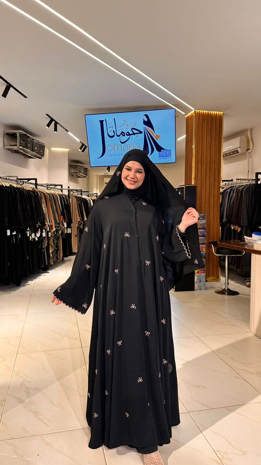 عباية "جومانا" العصرية - لمسة رقيقة بتطريز "الفيونكة" المبهج